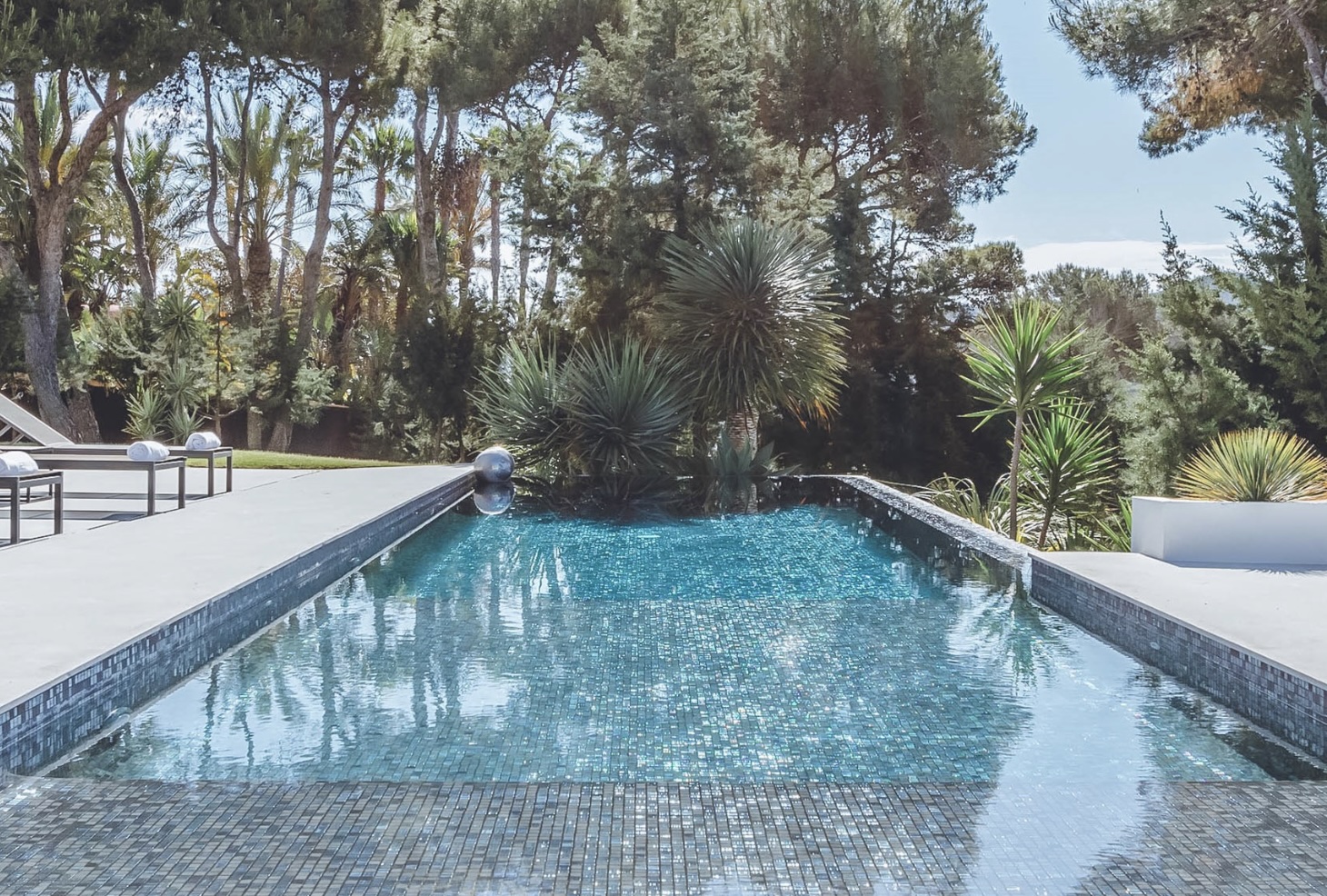 Resa Estates Ibiza can Viv tourist license sale koop pool side 2.jpg